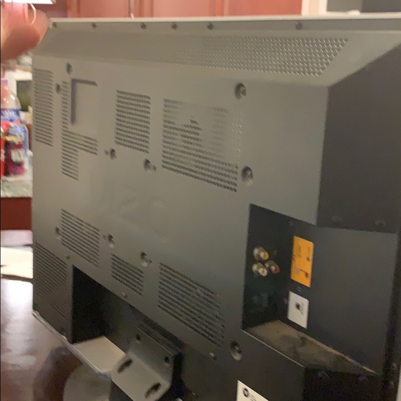 VIZIO FLATSCREEN 26” - Picture 4 of 4